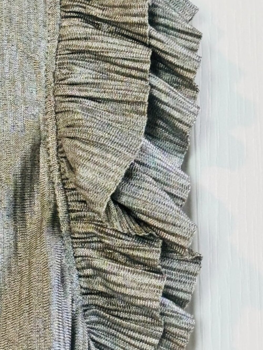 Nicole Miller NY Silver Metallic Rib Knit Ruffle Sleeve Top Women's Large - Picture 4 of 12
